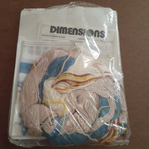 Dimensions Needlepoint Blue Ribbon Goose Spring Easter Tulips (Open Package) - Picture 6 of 6